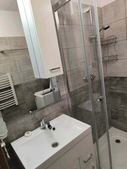 Ponúkam na prenájom 2-izbový byt, o výmere 64m2. Byt sa nach