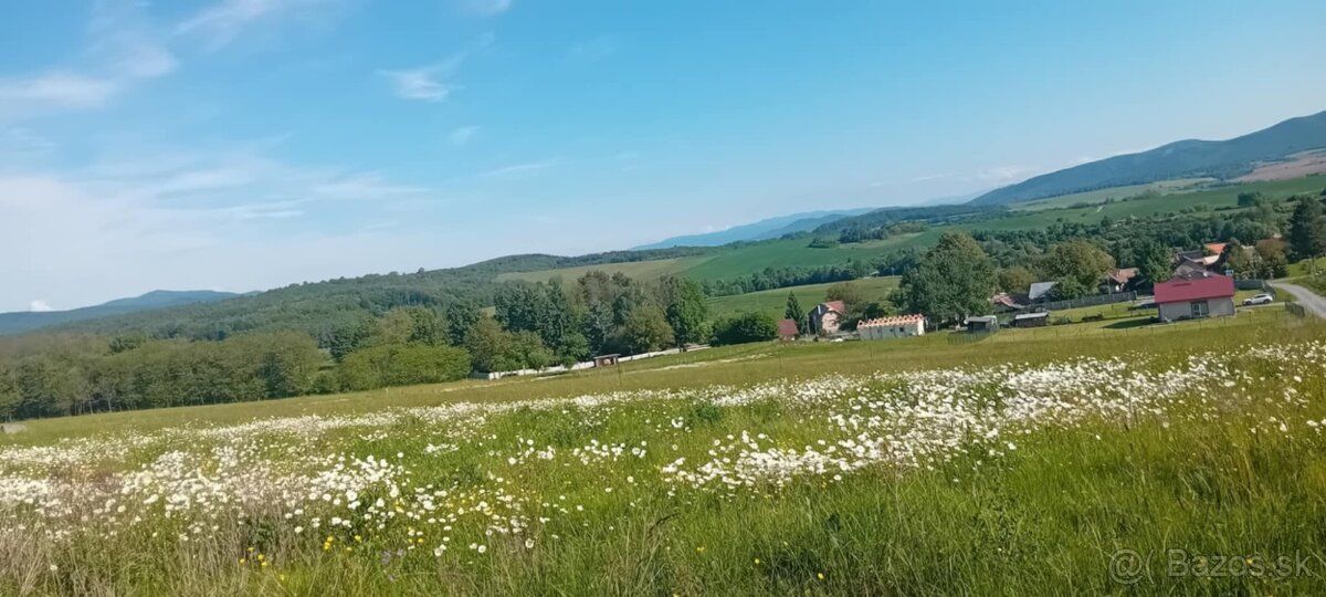 Ponúkam na predaj pozemok s nádherným výhľadom na výstavbu r