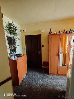 Predám 1 izbový byt pôvodnom stave, lokalita Hlohovec. Sídli