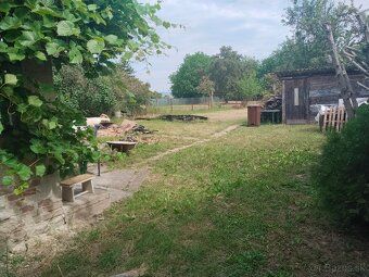 Predám pozemok nachádzajúci sa v obci Dubovany.Na pozemku sa