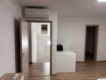 Na prenájom novostavbu 3-izbového rodinného domu v obci Lehn