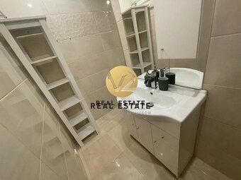 Stanislava Hoppe +421 910 318 899 e-mail:

V2 Real Estate po