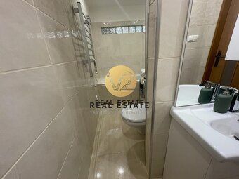 Stanislava Hoppe +421 910 318 899 e-mail:

V2 Real Estate po
