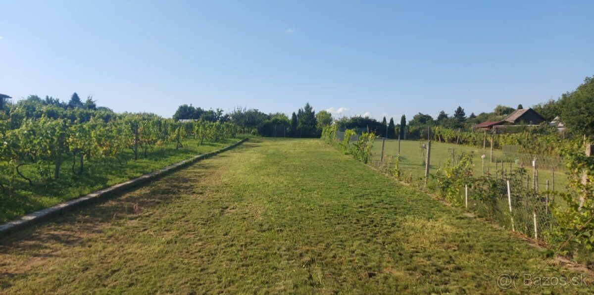 Predám pozemok v kráľovskom Chlmci na furči 400m2 mám pozemo