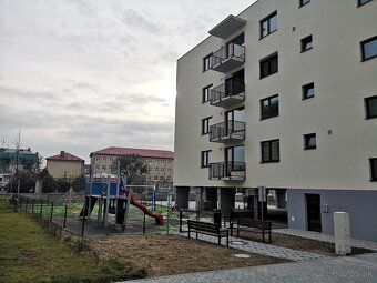 Ponúkam na dlhodobý prenájom kompletne zariadený 2-izbový by