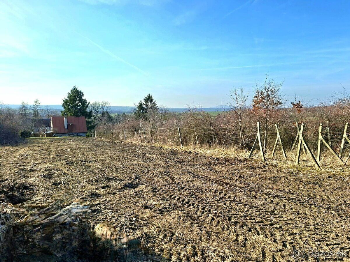 Ponúkame Vám na predaj pozemok v obci Melek vo vinohrade, 6k