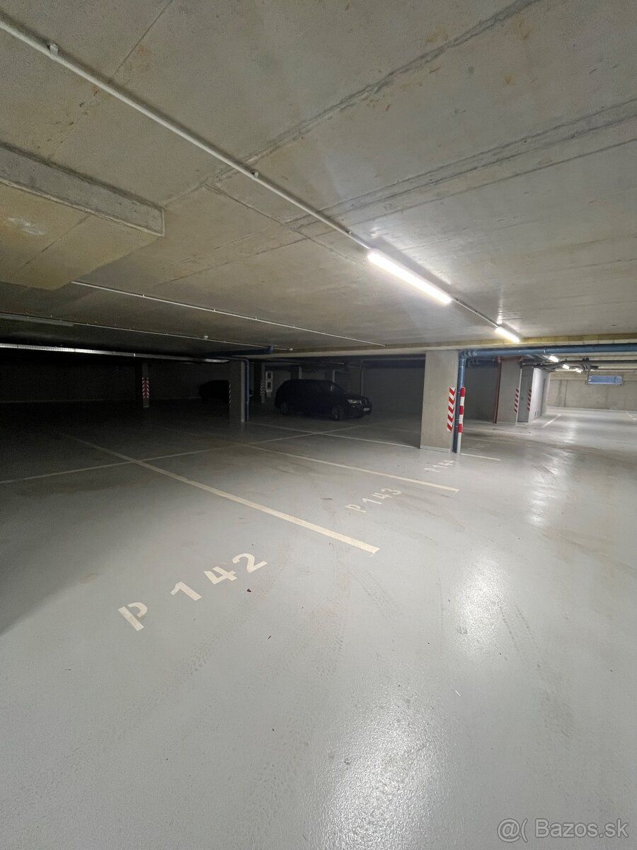 Ponúkam na prenájom parkovacie miesto v podzemnej garáži (-1