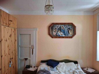 Ponúkam na predaj 5-izbový rodinný dom v meste Nové Zámky. N