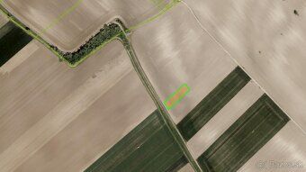 Rovinatý pozemok s celkovou výmerou 1212 m², situovaný v ext