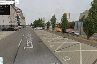 Ponúkam na prenájom vnútorné garážové parkovacie státie v pr