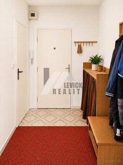 Maroš Vereš +421 904 086 200 \r
V2 Real Estate ponúka na pre