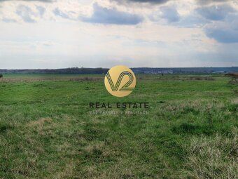 Maroš Vereš +421 904 086 200 \r
V2 real estate ponúka na pre