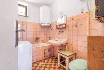 Ponúkame na predaj rodinný dom v pôvodnom stave v obci Chtel