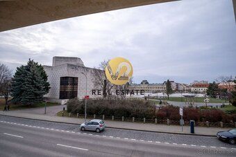 Juraj Kolárik +421 918 938 737 e-mail:
V2 Real Estate ponúka