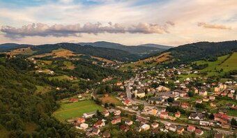 Odporúčané - Ponúkame Vám na predaj väčší pozemok v obci Ska