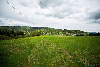 Ponúkame Vám exkluzívne na predaj veľmi pekný, slnečný pozem