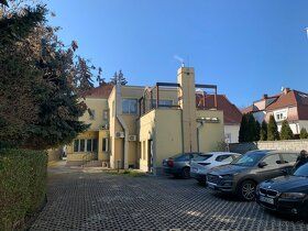 Predmetom ponuky je DOM, ktorý sa nachádza v centre krajskéh