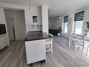 Ponúkam na predaj priestranný 4-izbový rodinný typu bungalov