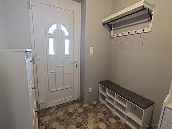 Ponúkam na predaj priestranný 4-izbový rodinný typu bungalov