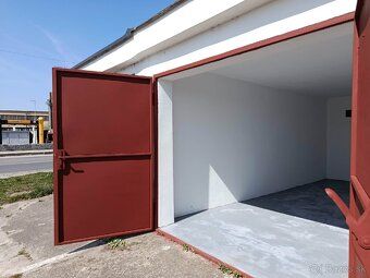 Dám do prenájmu garážz v Seredi na Šulekovskej ulici. 18 M2.