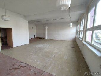 Prenájom pekný priestor v centre mesta. Výmera priestoru je 