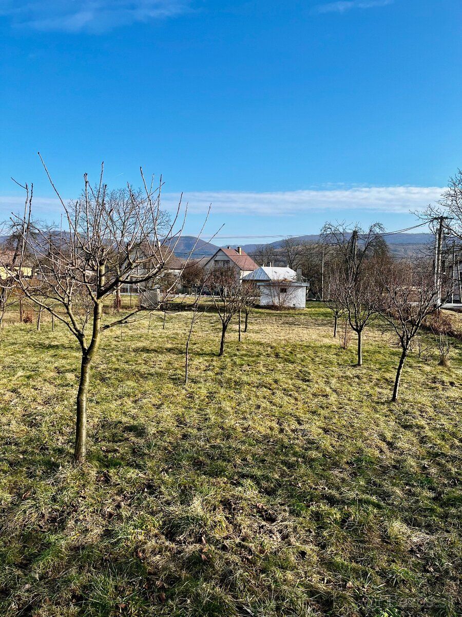 Ponúkame na predaj priestranný stavebný pozemok o výmere 139
