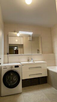 Veľkorysý 3-izbový byt (100 m²) s balkónom a klimatizáciou v