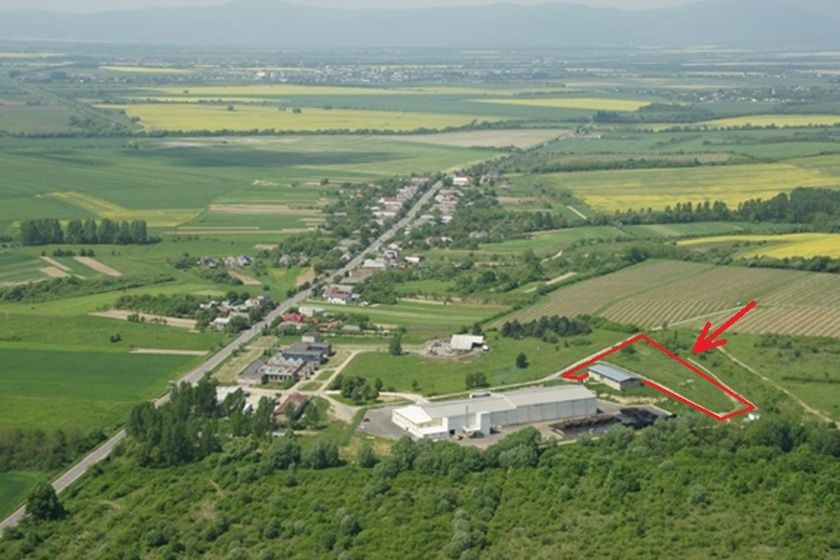 Ponúkame na predaj pozemok v priemyselnom areáli obce Orecho