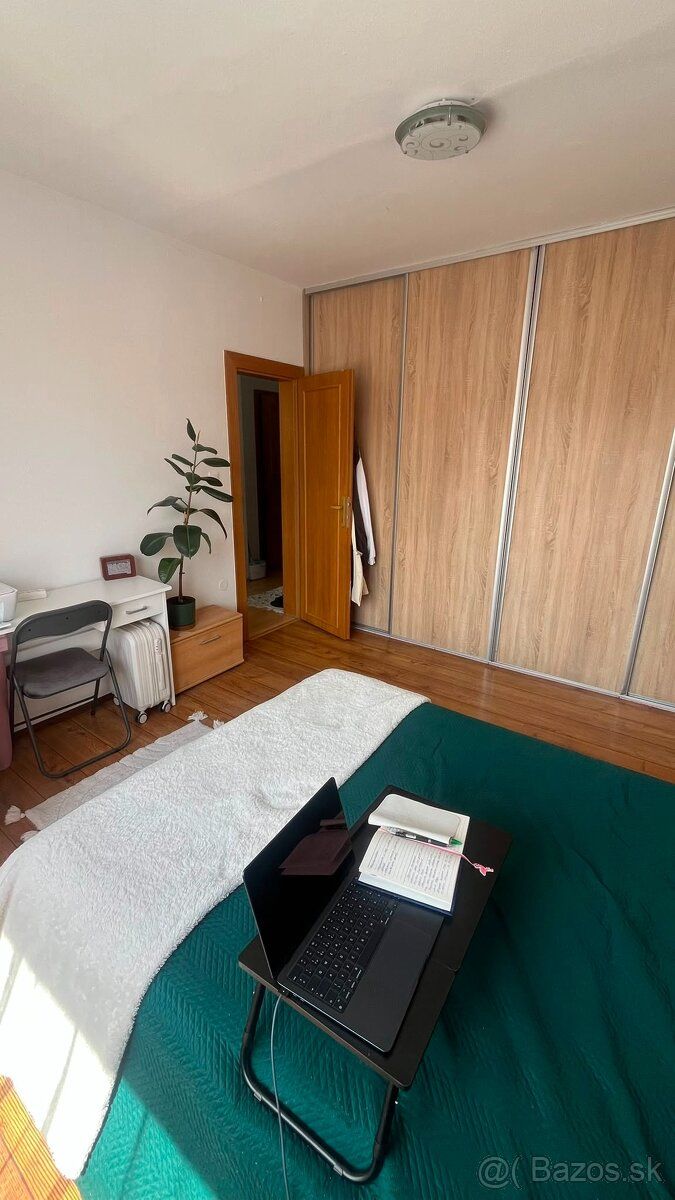 núkam na prenájom 1-izbový byt s balkónom v meste Námestovo.