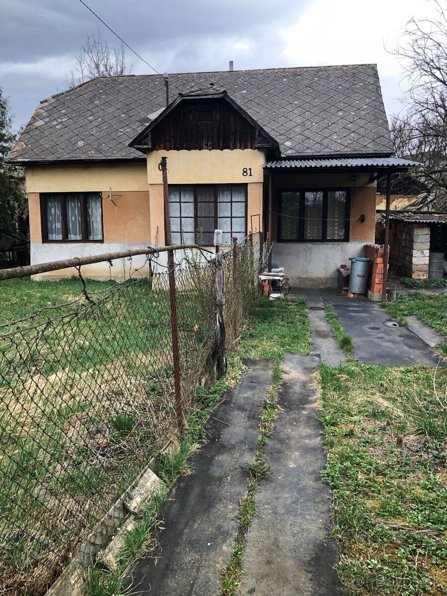 PREDAME RODINNÝ DOM NA OKRAJI OBCE LICINCE VHODNÝ NA CHALUPU