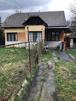 PREDAME RODINNÝ DOM NA OKRAJI OBCE LICINCE VHODNÝ NA CHALUPU