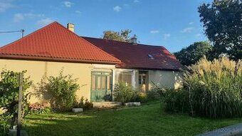Ponúkame na predaj starší rodinný dom v pôvodnom stave so za