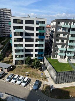 Ponúkame na prenájom 4 izbový byt v novostavbe JÉGEHO ALEJ.
