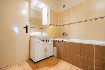 Zuzana Bojdová +421 904 300 202 e-mail:
V2 Real Estate Ponúk
