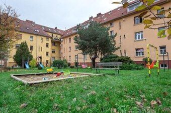 0948 200 911 Predam garaz v OV, 17m2, elektrina, povodny sta