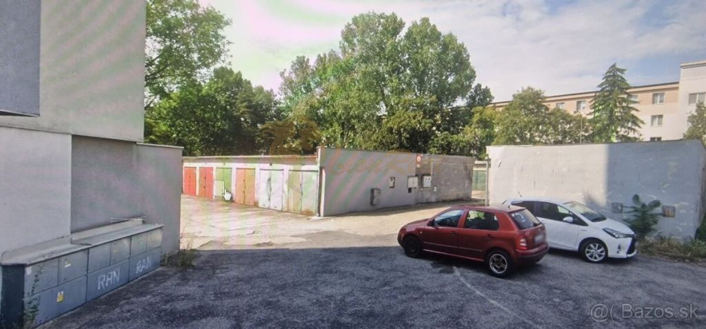 Ponúkame na predaj garáž v radovej zástavbe na ul. Planét, R
