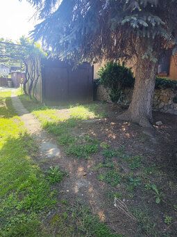 Ponúkame na predaj starší rodinný dom v obci Lehota, ktorá j