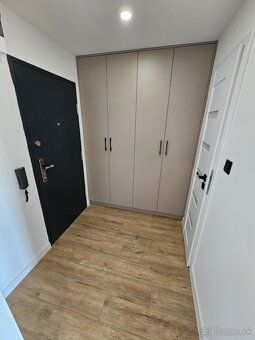 Ponúkam na prenájom plne zariadený nový 2 izbový byt s výmer