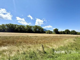 Priestranné parcely v blízkosti prírody, s výbornou dostupno