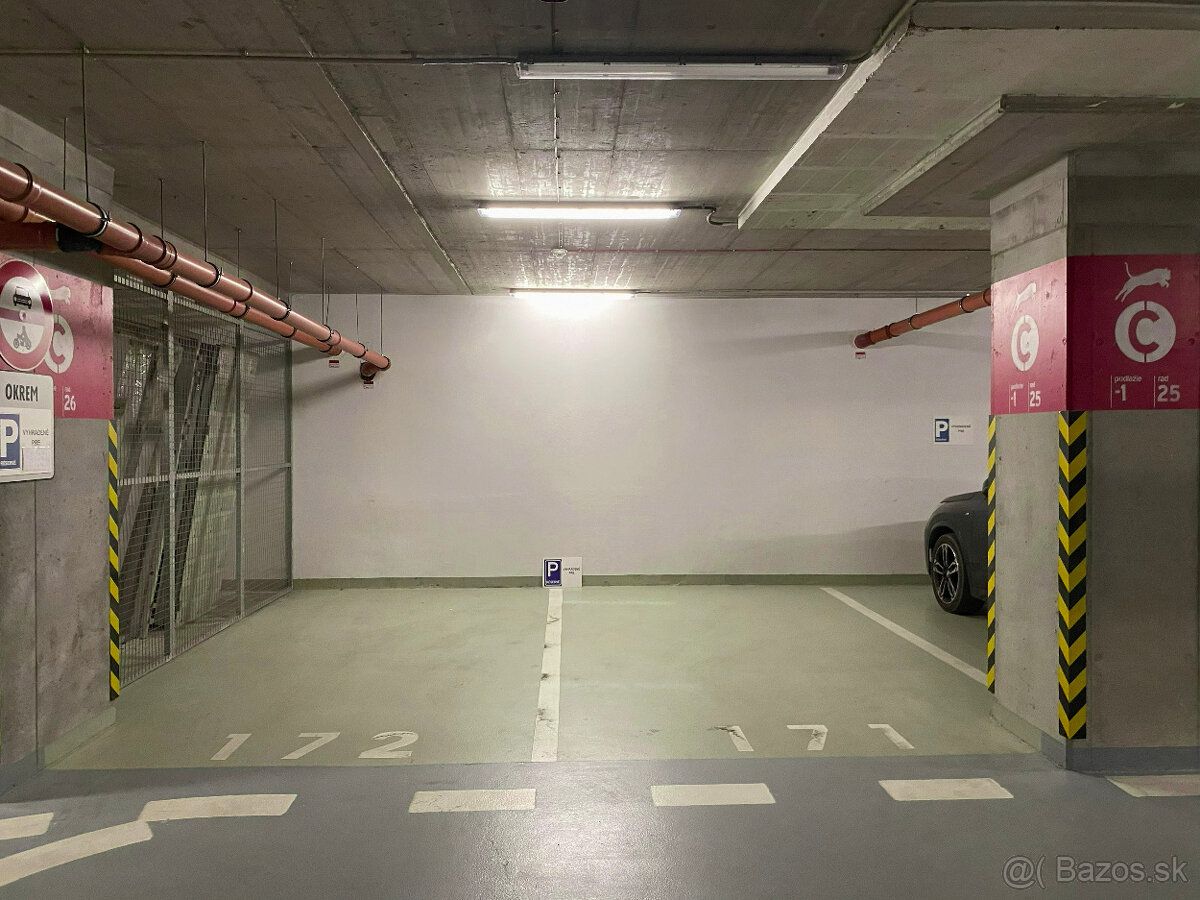 Ponúkam na predaj veľké garážové státie - parkovacie dvoj mi