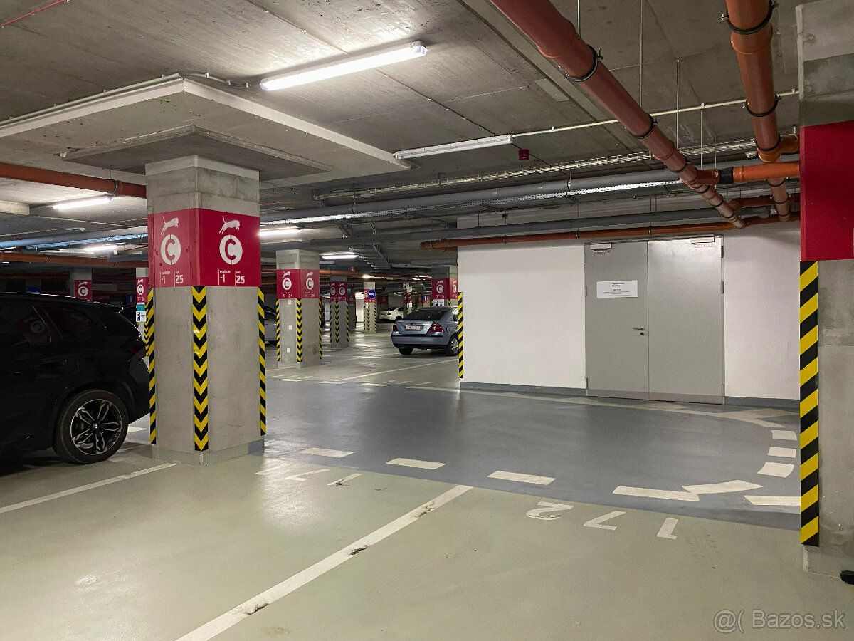 Ponúkam na predaj veľké garážové státie - parkovacie dvoj mi