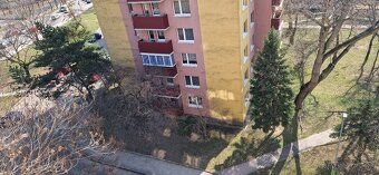 Prenajom izby 14m2 v 3 izb. byte Azalkova Bratislava. Cena 3