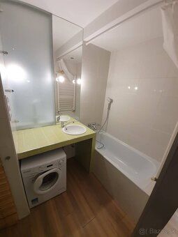 Dám do prenájmu 2 izbový byt s balkónom (54m2) v centre Koší
