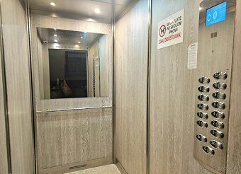 Exkluzívne ponúkame na predaj prakticky riešenú garzónku na 