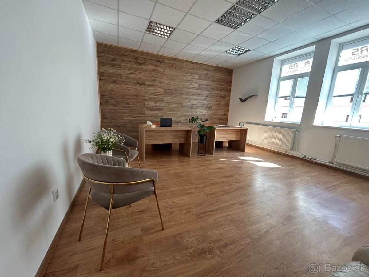 Ponúkame na prenájom dve pekne zariadené kancelárie v centre