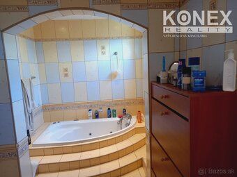ID:3949
Ponúkame na predaj priestranný poschodový rodinný do