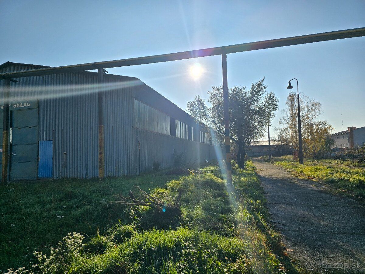 Ponúkam Vám na predaj rovinaté stavebné pozemky v priemyseln