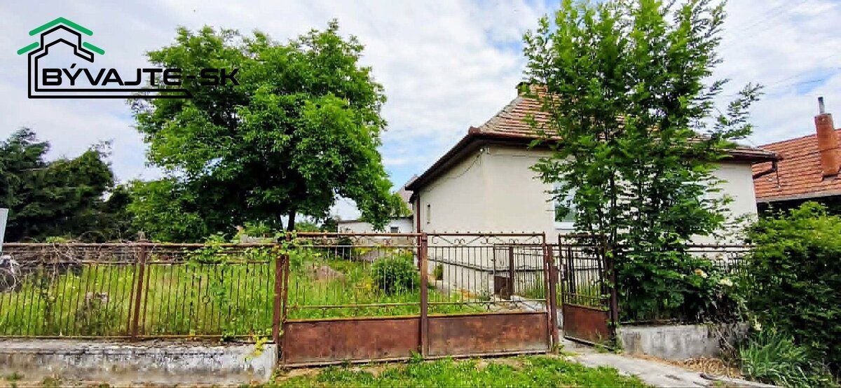 Realitná kancelária BÝVAJTE-SK vám ponúka na predaj rodinný 