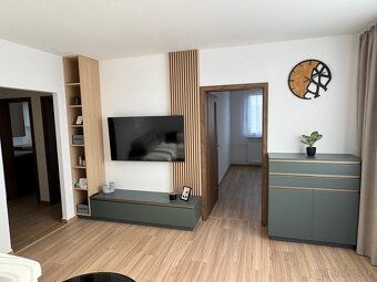 EXKLUZÍVNY PRENÁJOM – KOMPLETNE ZARIADENÝ 3-IZBOVÝ BYT PO NA