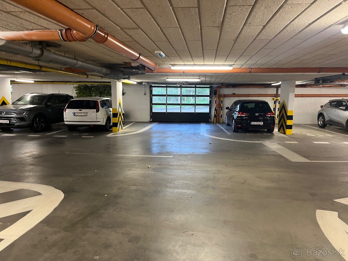Ponúkam na predaj parkovacie státie č.24 v bytovom dome
(Sta
